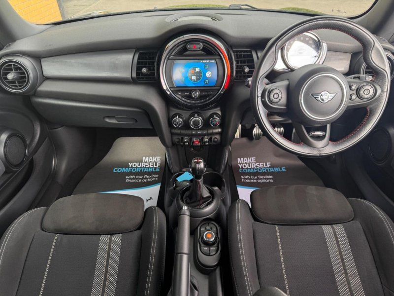 MINI HATCH