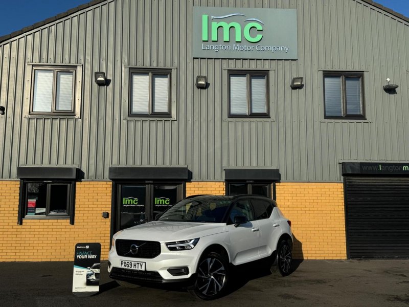 VOLVO XC40