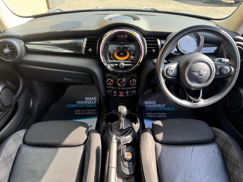 MINI HATCH