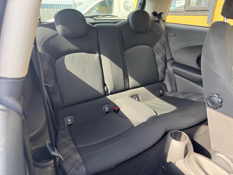 MINI HATCH