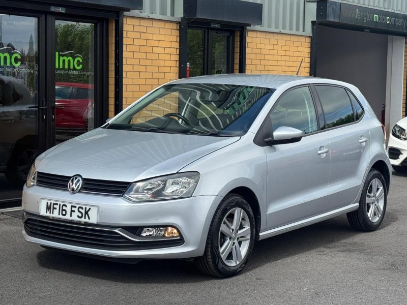VOLKSWAGEN POLO