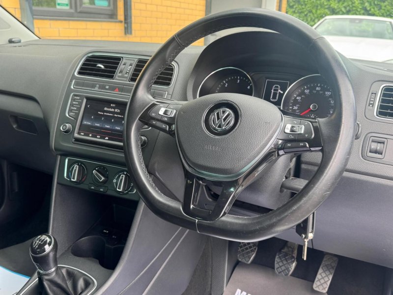 VOLKSWAGEN POLO
