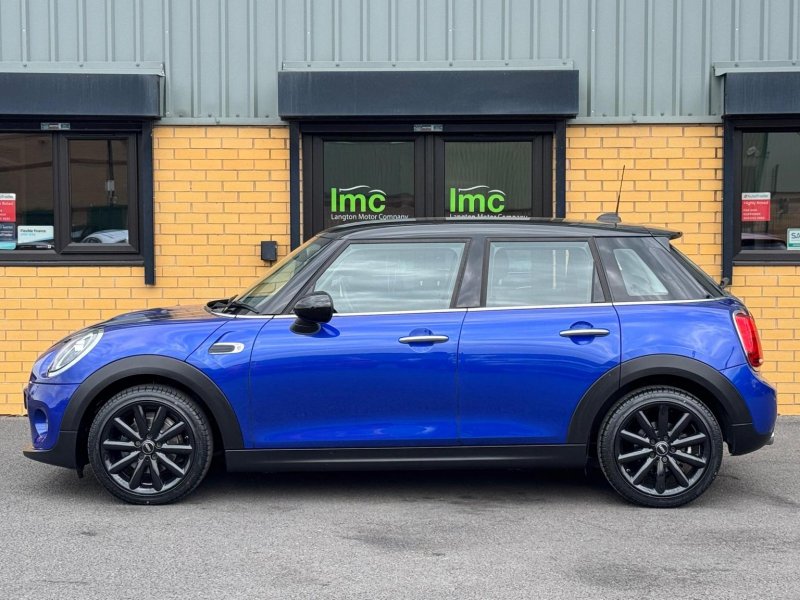 MINI HATCH
