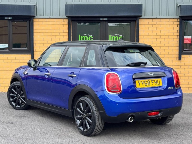 MINI HATCH
