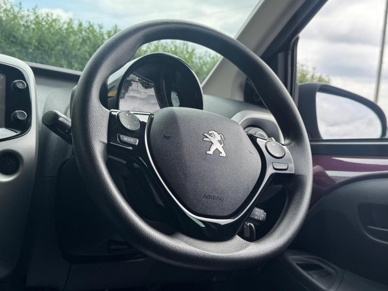 PEUGEOT 108